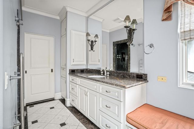 4 Glendenning Lane, Houston, TX 77024