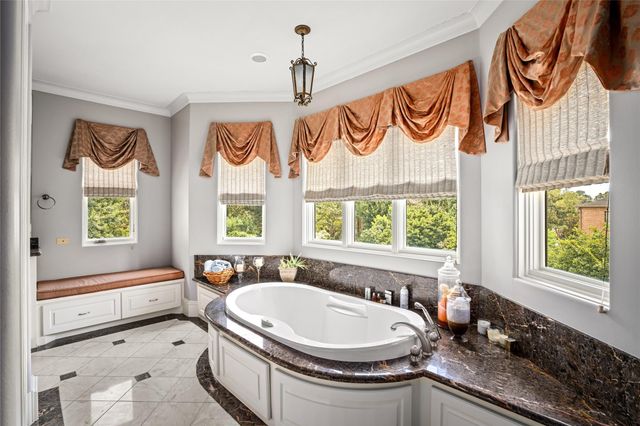 4 Glendenning Lane, Houston, TX 77024