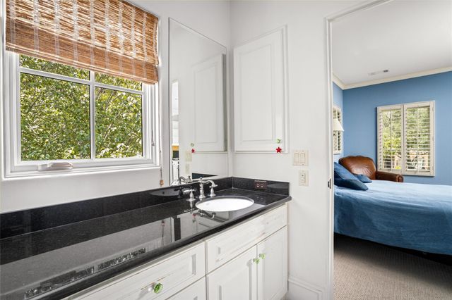 4 Glendenning Lane, Houston, TX 77024