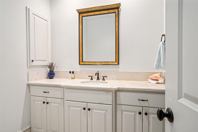 4 Glendenning Lane, Houston, TX 77024