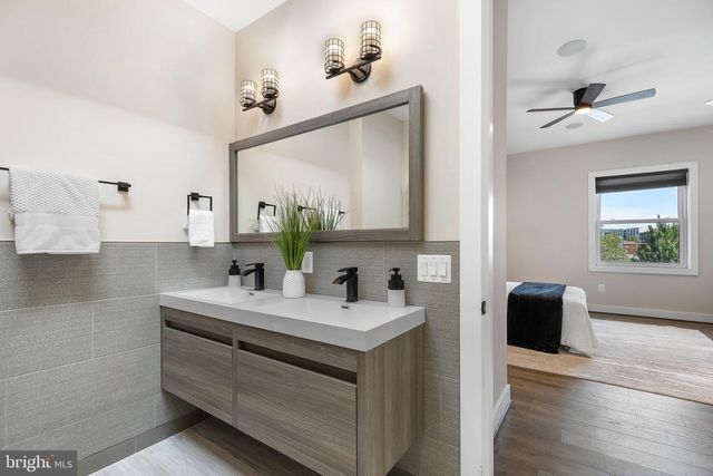 1417 STAPLES ST NE #201, Washington, DC 20002