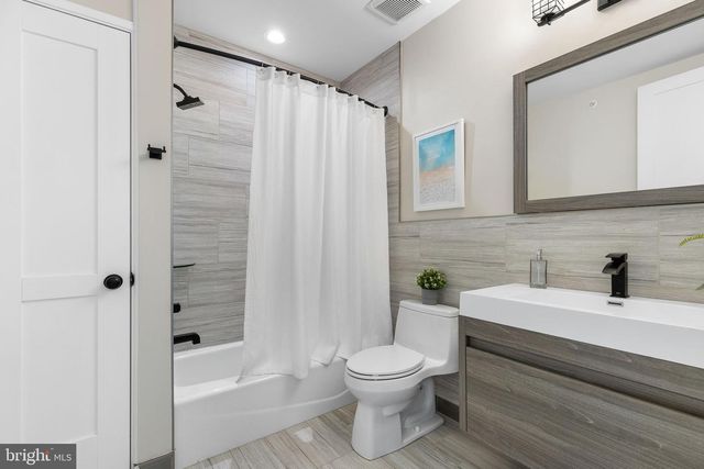 1417 STAPLES ST NE #201, Washington, DC 20002