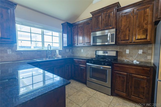 1172 E 148th Street S, Glenpool, OK 74033