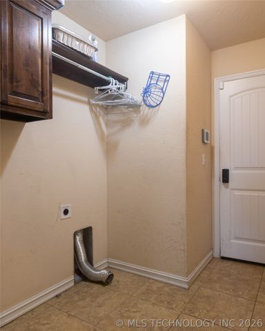 1172 E 148th Street S, Glenpool, OK 74033