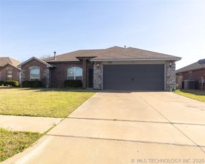 1172 E 148th Street S, Glenpool, OK 74033