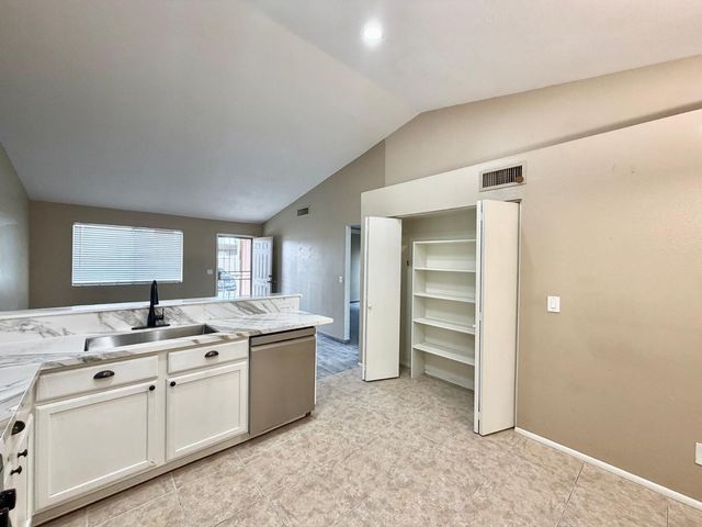 727 S Hartford Street 185, Chandler, AZ 85225