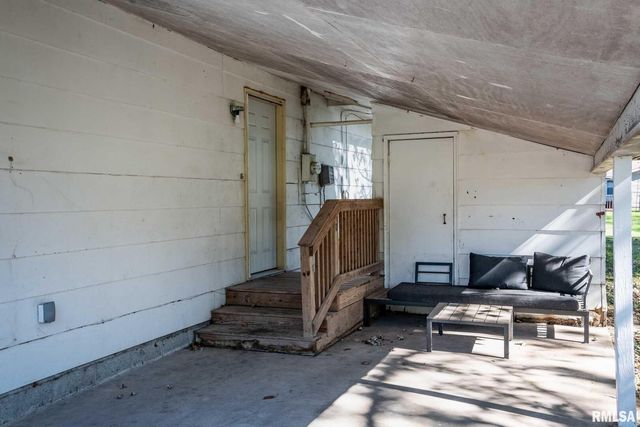 806 S JACKSON Street, Westfrank, IL 62896