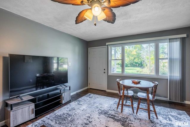 806 S JACKSON Street, Westfrank, IL 62896