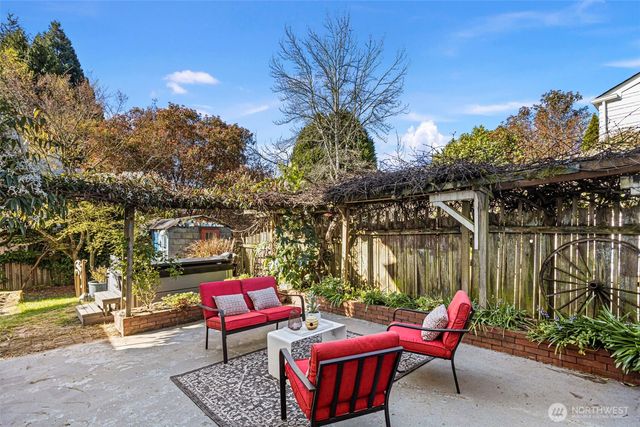 3813 NE 70th Street, Seattle, WA 98115