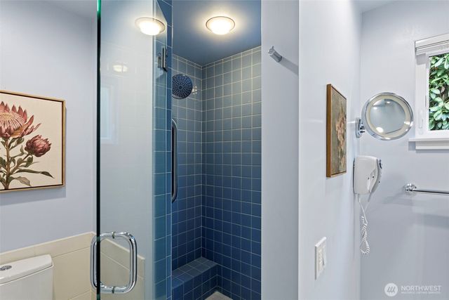 3813 NE 70th Street, Seattle, WA 98115