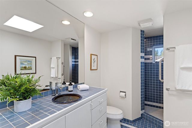 3813 NE 70th Street, Seattle, WA 98115