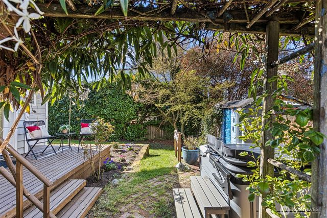 3813 NE 70th Street, Seattle, WA 98115