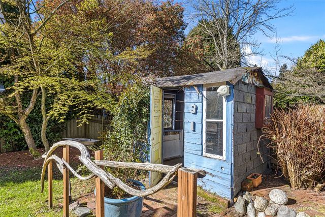 3813 NE 70th Street, Seattle, WA 98115