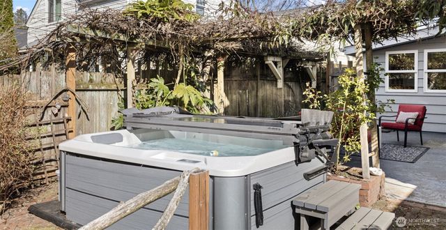 3813 NE 70th Street, Seattle, WA 98115