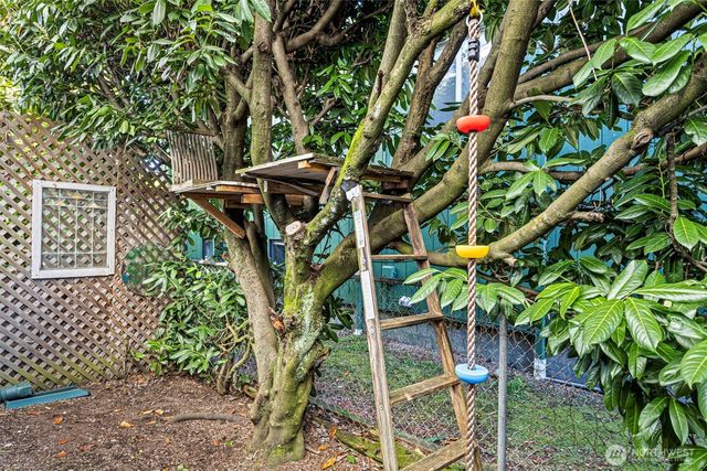 3813 NE 70th Street, Seattle, WA 98115