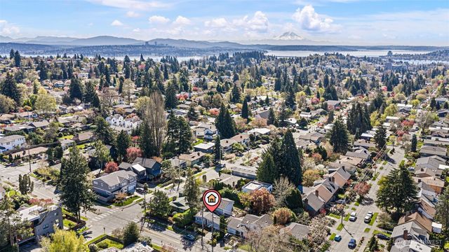 3813 NE 70th Street, Seattle, WA 98115