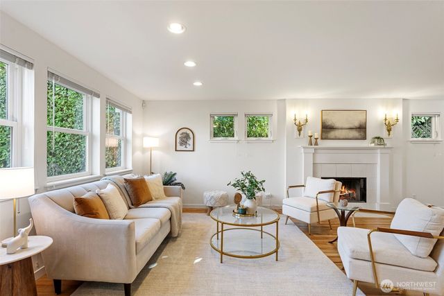 3813 NE 70th Street, Seattle, WA 98115