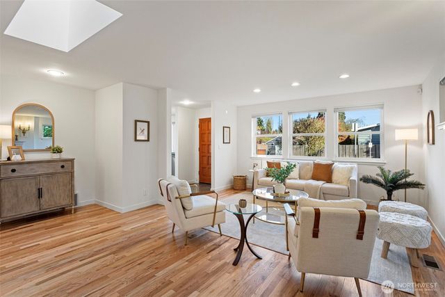 3813 NE 70th Street, Seattle, WA 98115