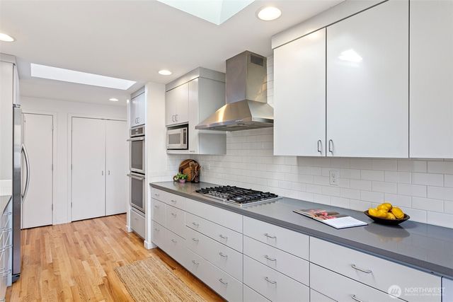 3813 NE 70th Street, Seattle, WA 98115