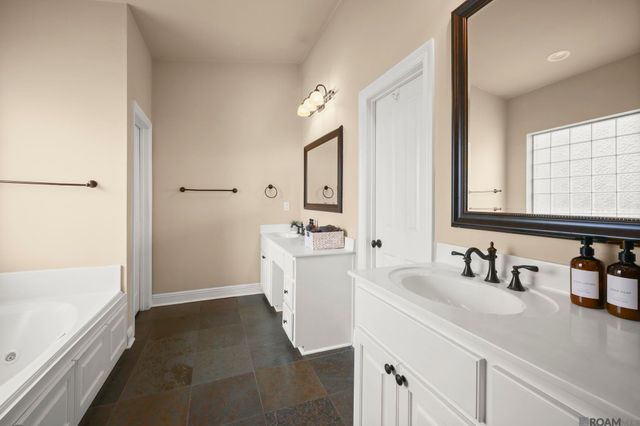 36487 Rue Lamonte Ct, Prairieville, LA 70769