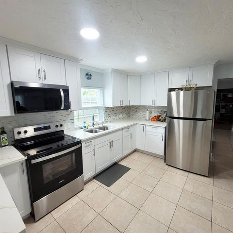 208 Edmund Street, Jupiter, FL 33458
