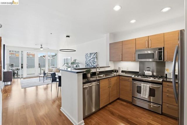 200 2nd St 403, Oakland, CA 94607