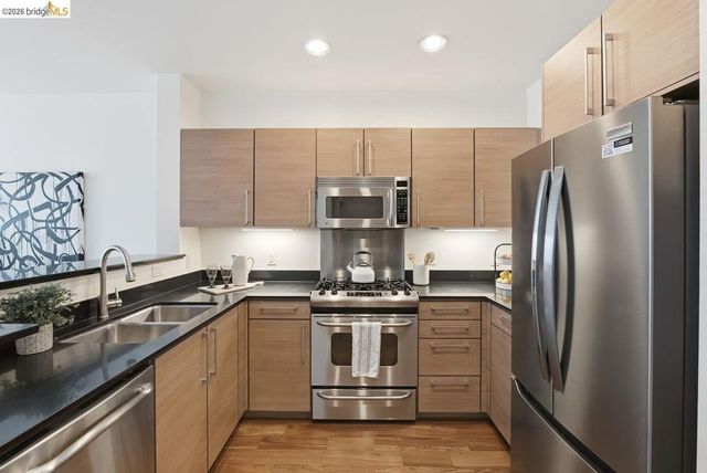 200 2nd St 403, Oakland, CA 94607