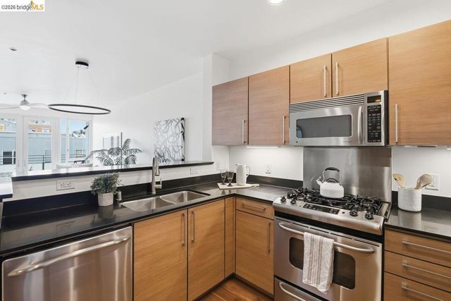 200 2nd St 403, Oakland, CA 94607