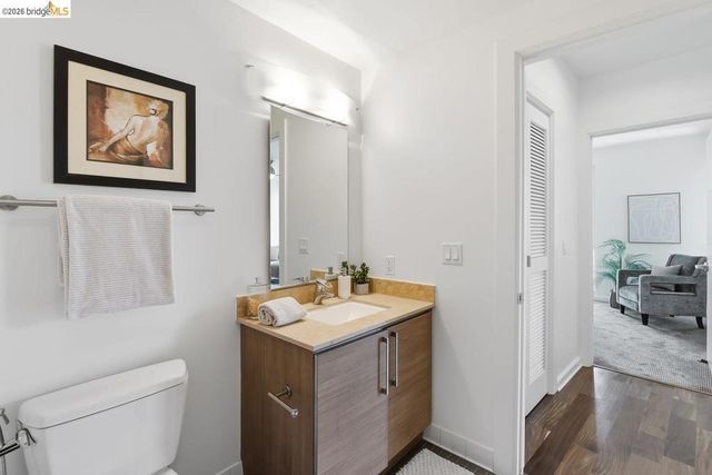 200 2nd St 403, Oakland, CA 94607