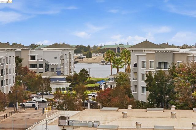 200 2nd St 403, Oakland, CA 94607