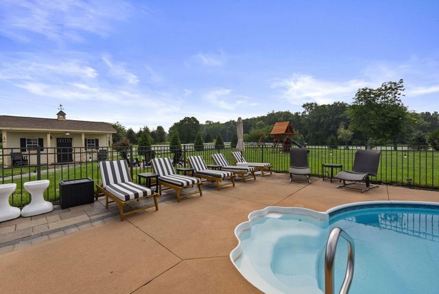 2586 Panhandle Road, Delaware, OH 43015