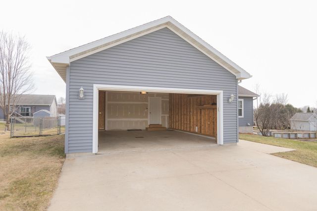 3610 Viola Drive, Waverly, IA 50677