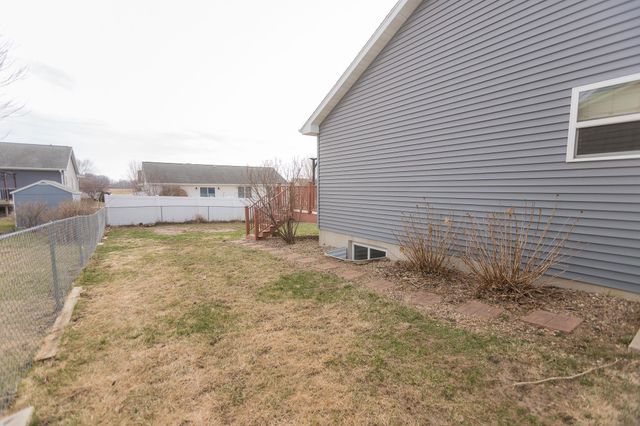 3610 Viola Drive, Waverly, IA 50677