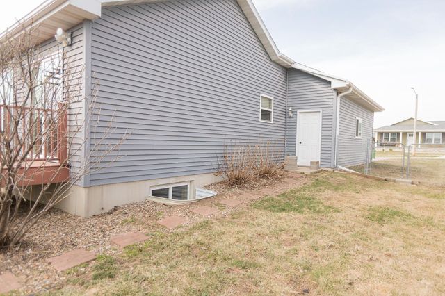 3610 Viola Drive, Waverly, IA 50677