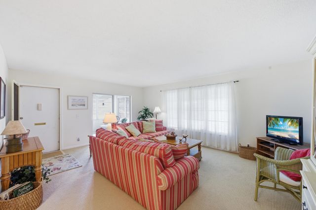 940 S Drive Terrace A, Delray Beach, FL 33445