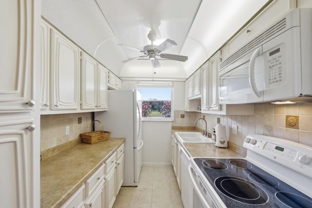 940 S Drive Terrace A, Delray Beach, FL 33445