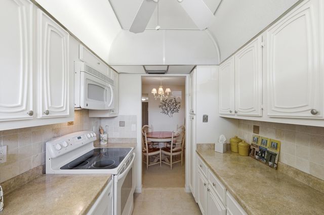 940 S Drive Terrace A, Delray Beach, FL 33445