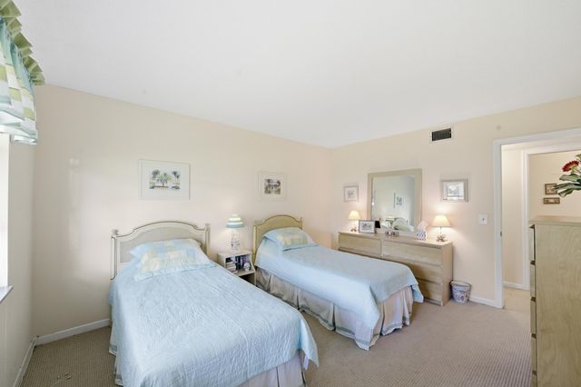 940 S Drive Terrace A, Delray Beach, FL 33445
