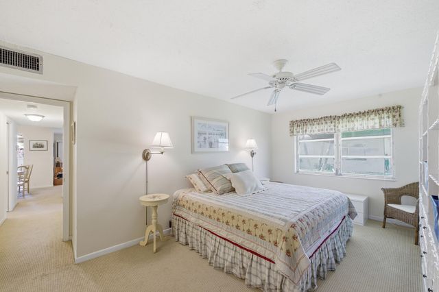 940 S Drive Terrace A, Delray Beach, FL 33445