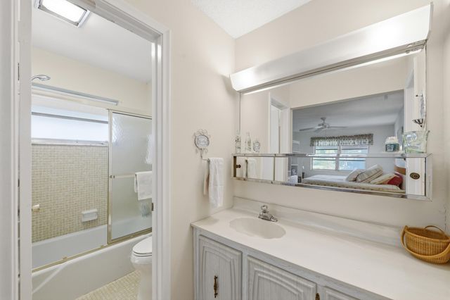 940 S Drive Terrace A, Delray Beach, FL 33445