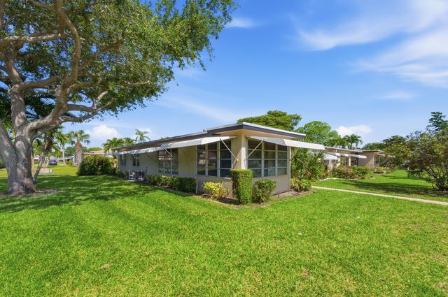 940 S Drive Terrace A, Delray Beach, FL 33445