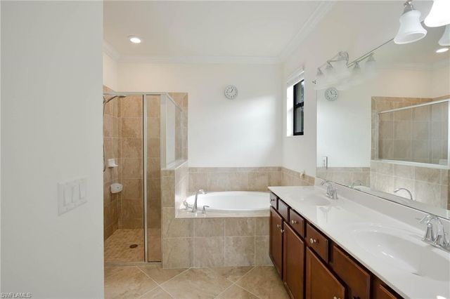 9215 Shadow Oak LN, Naples, FL 34120