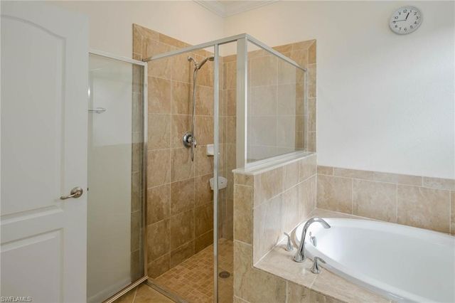 9215 Shadow Oak LN, Naples, FL 34120