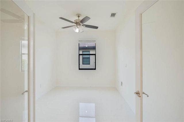 9215 Shadow Oak LN, Naples, FL 34120