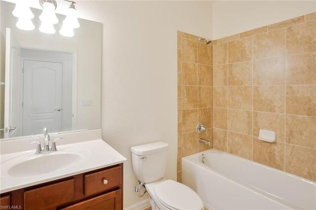 9215 Shadow Oak LN, Naples, FL 34120