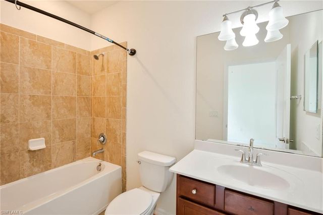 9215 Shadow Oak LN, Naples, FL 34120