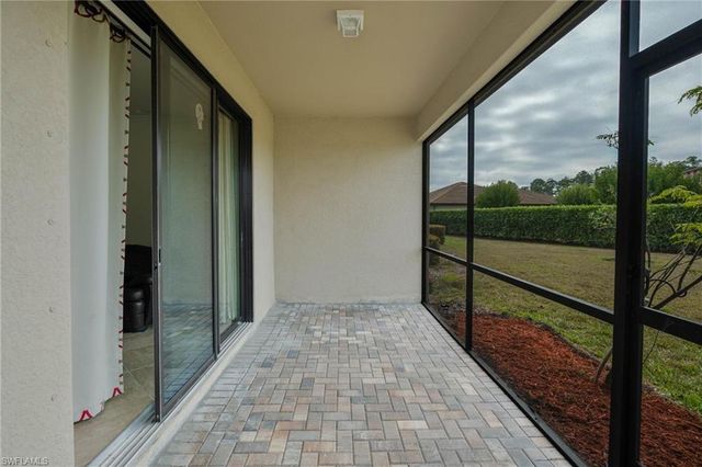 9215 Shadow Oak LN, Naples, FL 34120