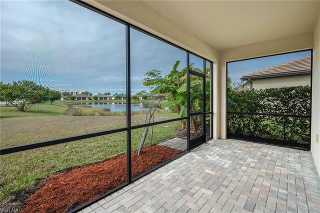 9215 Shadow Oak LN, Naples, FL 34120