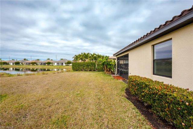 9215 Shadow Oak LN, Naples, FL 34120