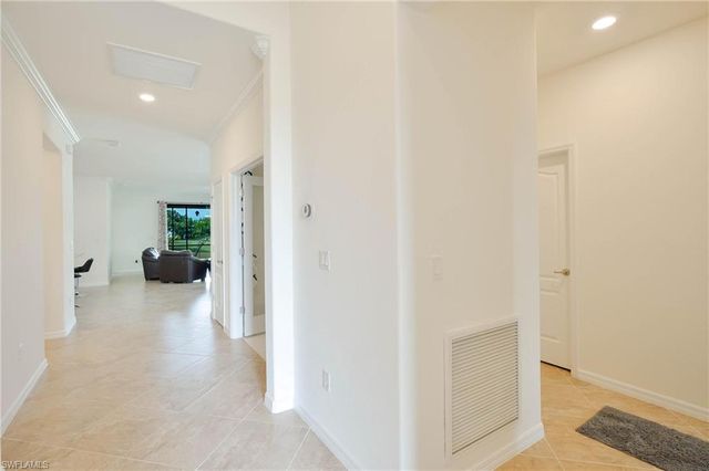 9215 Shadow Oak LN, Naples, FL 34120